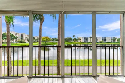 7320 Amberly Lane 208, Delray Beach – Condominium for sale