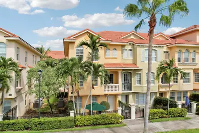 2548 Gardens Parkway, Palm Beach Gardens – Townhouse for sale
