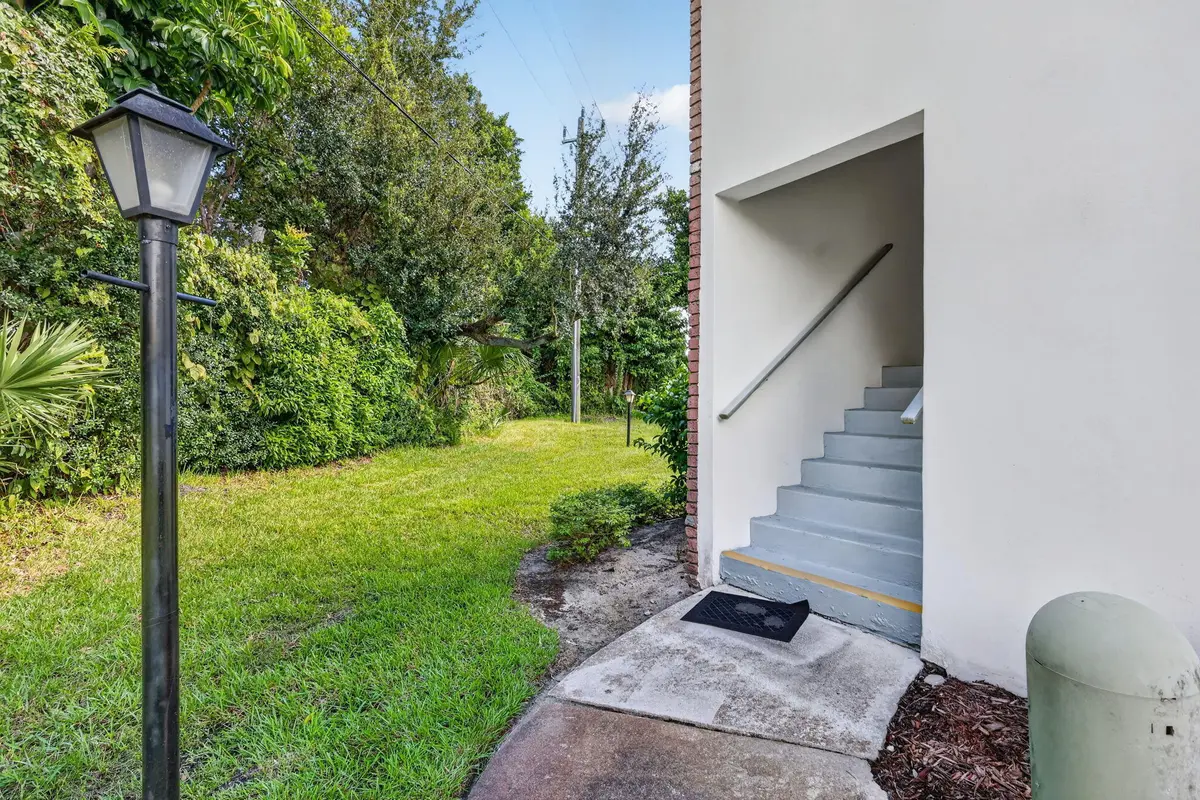 Yard at 1225 NW 21ST Street 32-3208, Stuart