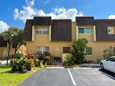 5846 BLUEBERRY Court 69, Lauderhill – Townhouse for sale