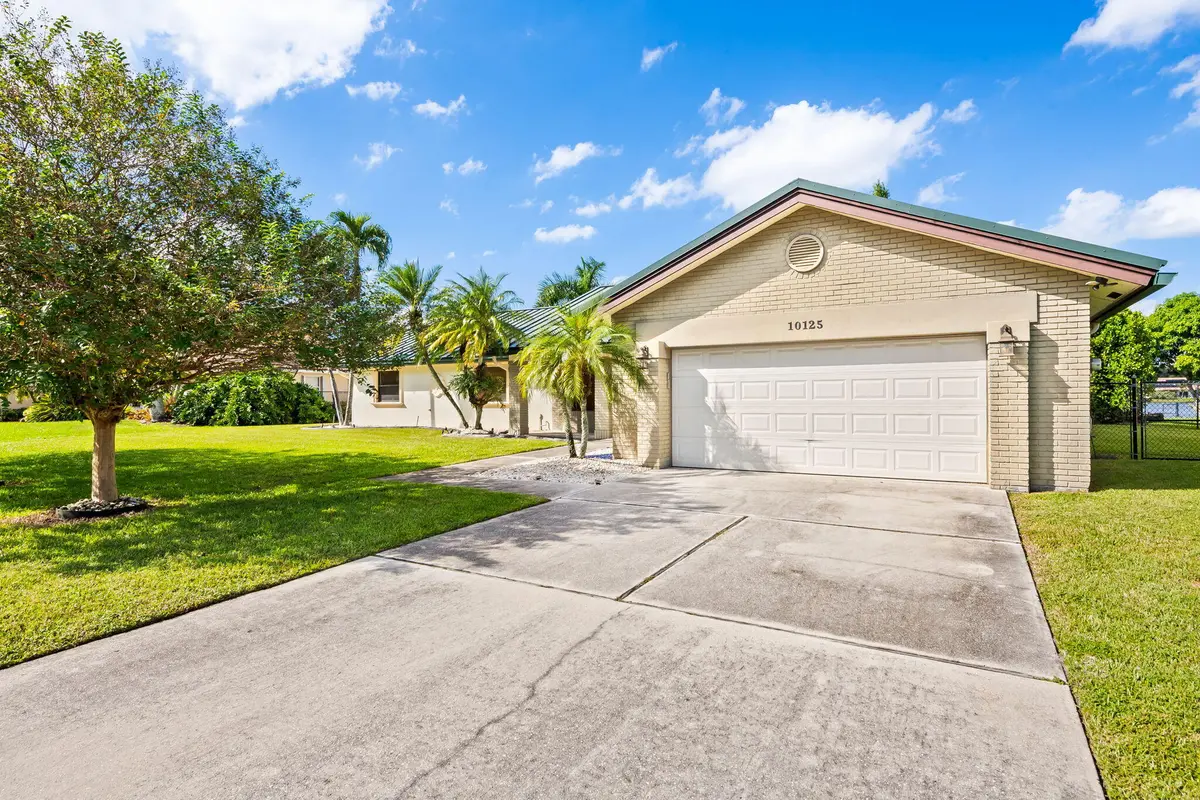 21-web-or-mls-DSC_0095 at 10125 SW 20TH Street, Davie