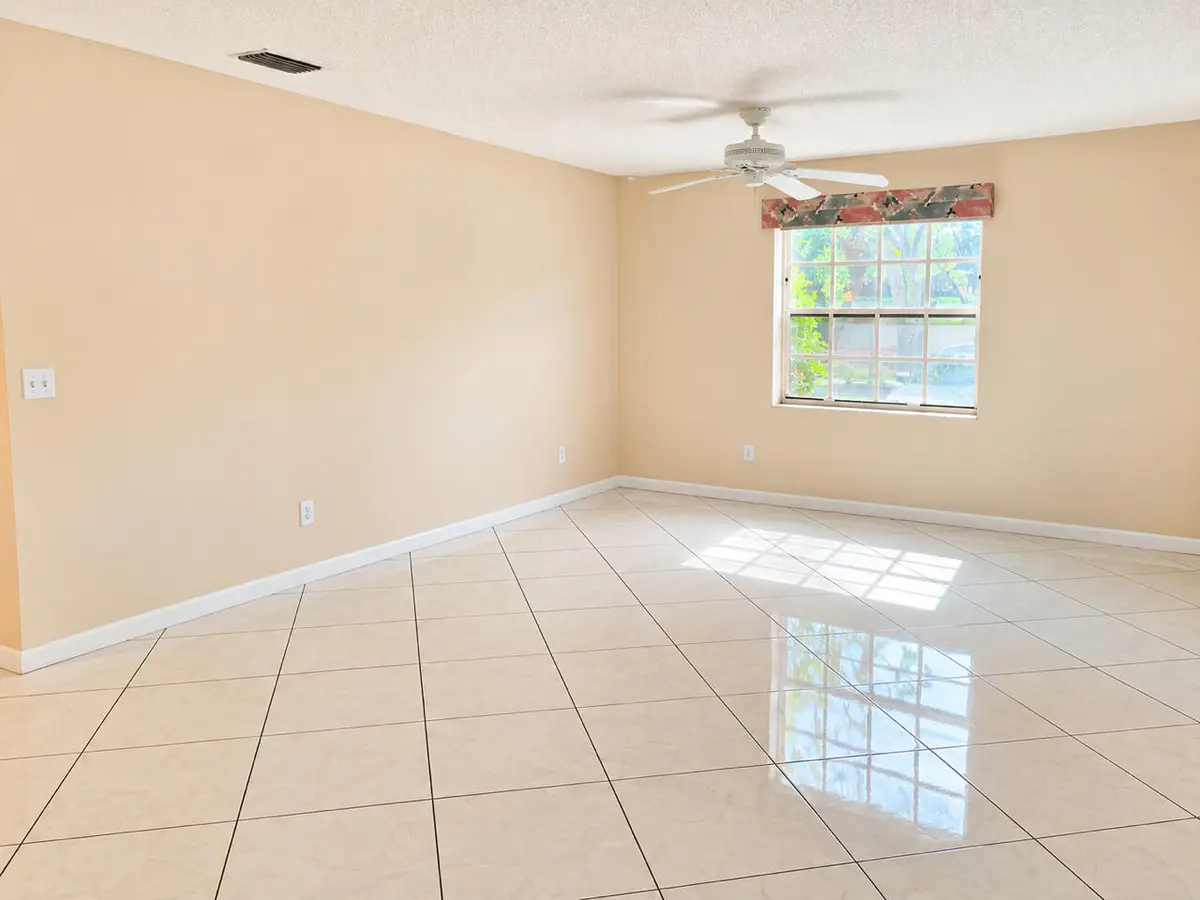 living room NF at 5253 BRISATA Circle F, Boynton Beach
