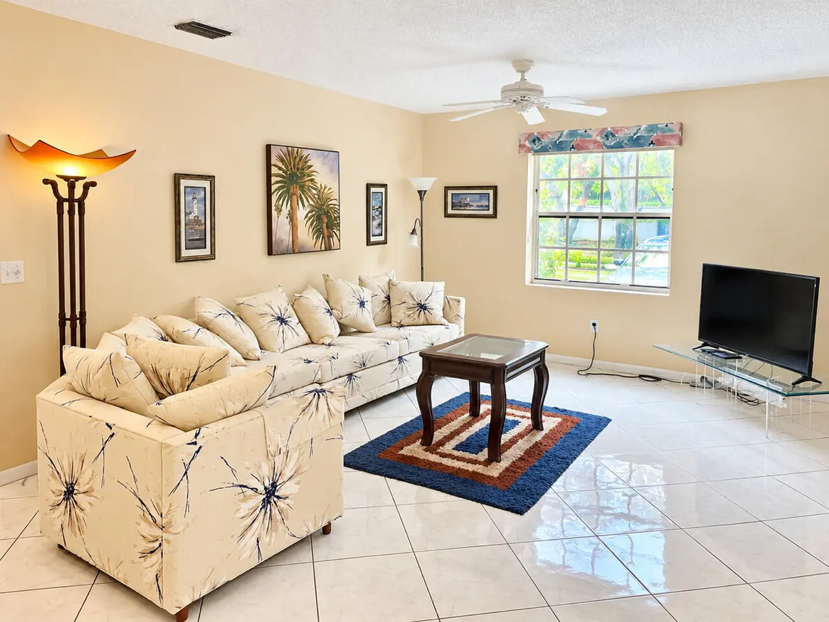 living room at 5253 BRISATA Circle F, Boynton Beach