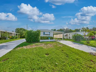 8421 SE SKYLARK Avenue, Hobe Sound – Manufactured Home for sale