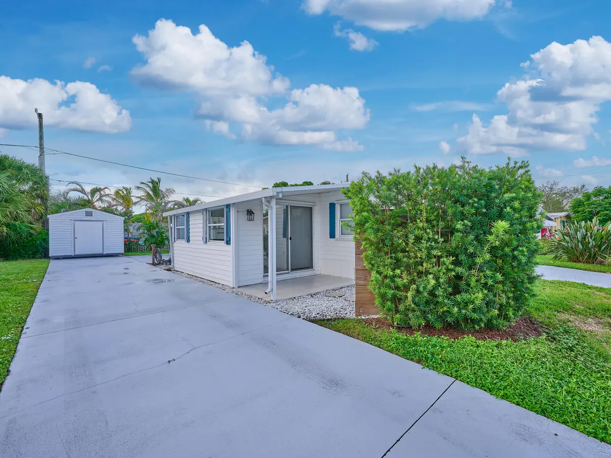 C PYL 0009 at 8421 SE SKYLARK Avenue, Hobe Sound