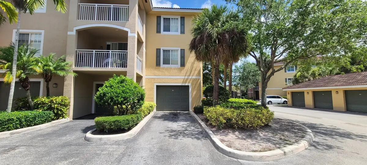 Garage at 6426 Emerald Dunes Drive 105, West Palm Beach