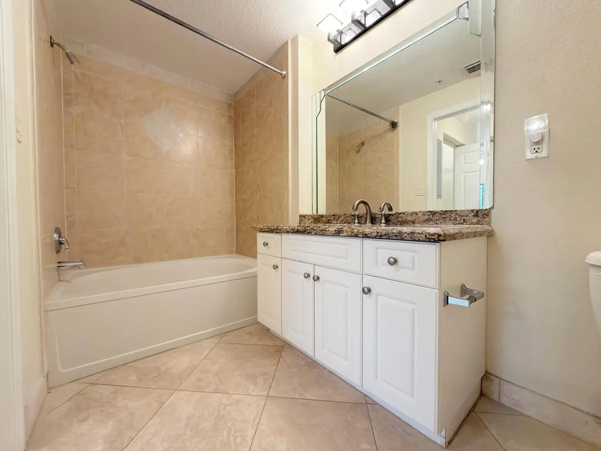 WhatsApp Image 2026-10-08 at 18.57.16 (1 at 2806 Veronia Drive 204, Palm Beach Gardens
