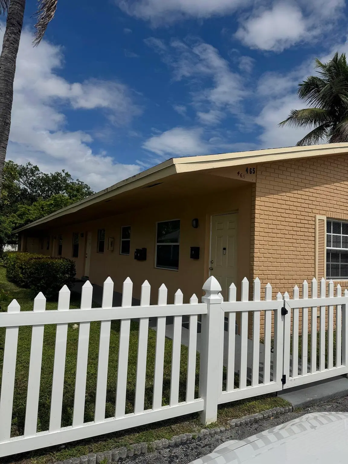 Front at 465 NW 40TH Court 1-4, Oakland Park