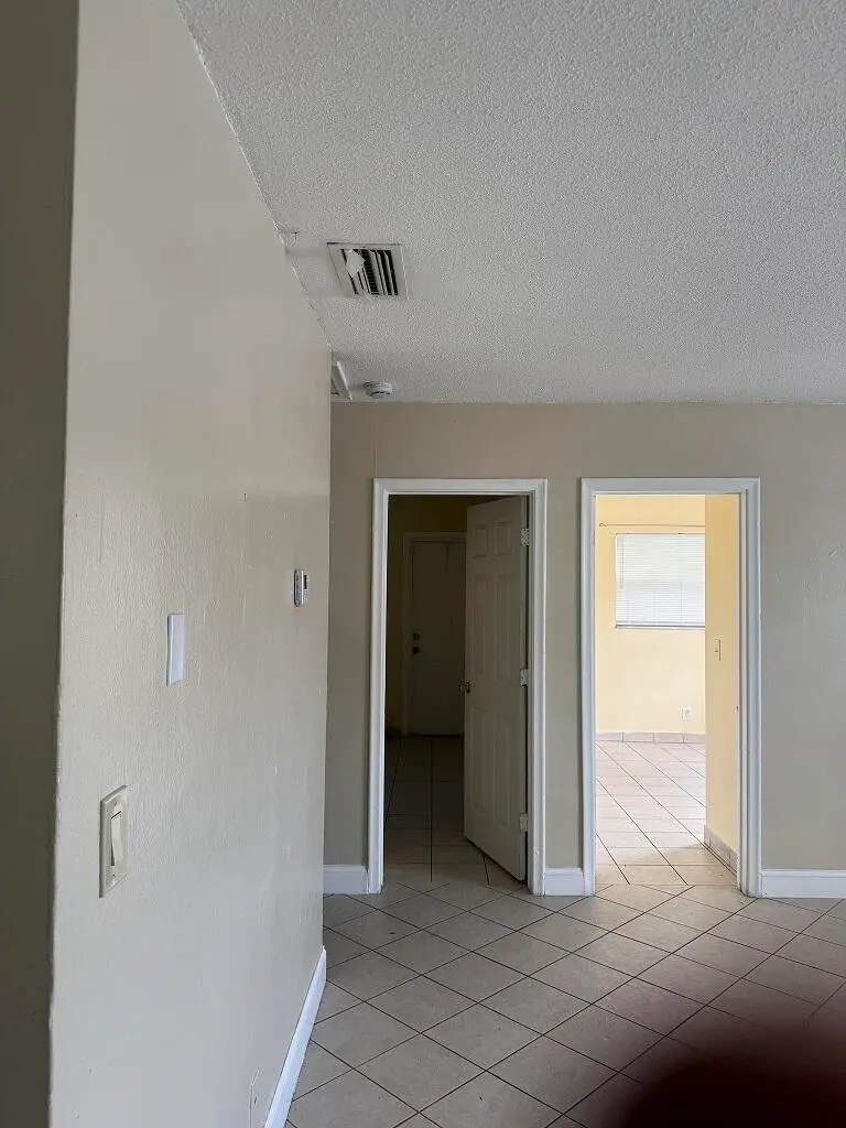 Rooms at 465 NW 40TH Court 1-4, Oakland Park