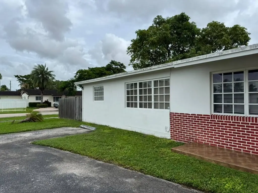 Left front at 3501 SW 123RD Court, Miami