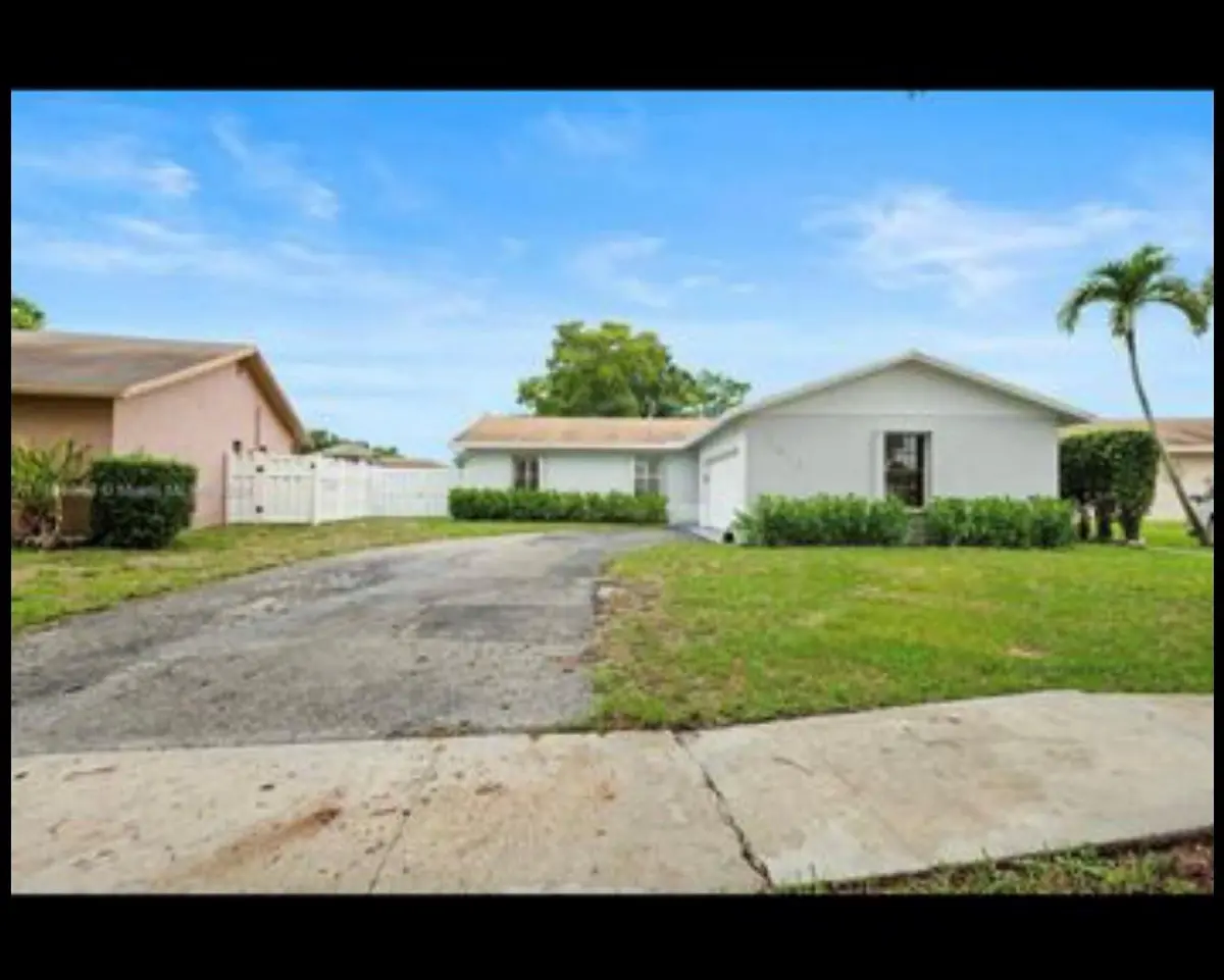 Photo 2 at 2510 NW 110TH Terrace, Sunrise