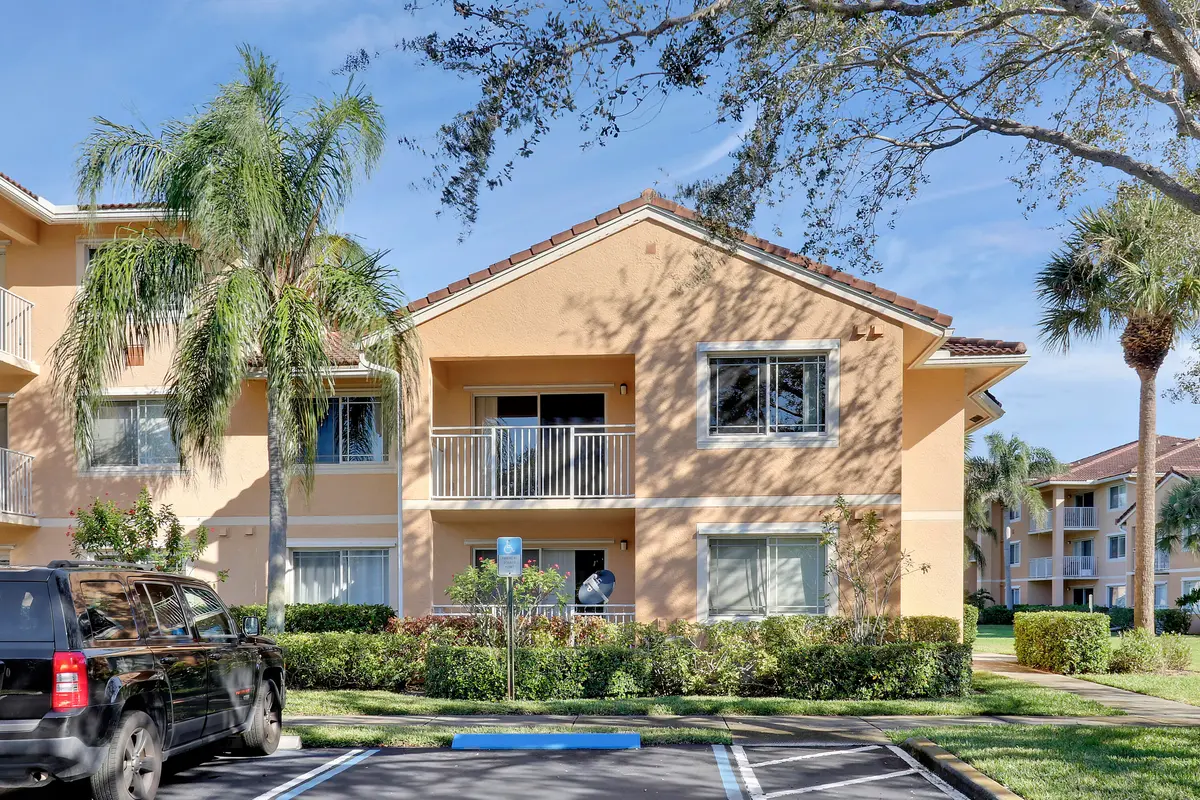 front at 181 SW PALM Drive 207, Port St. Lucie