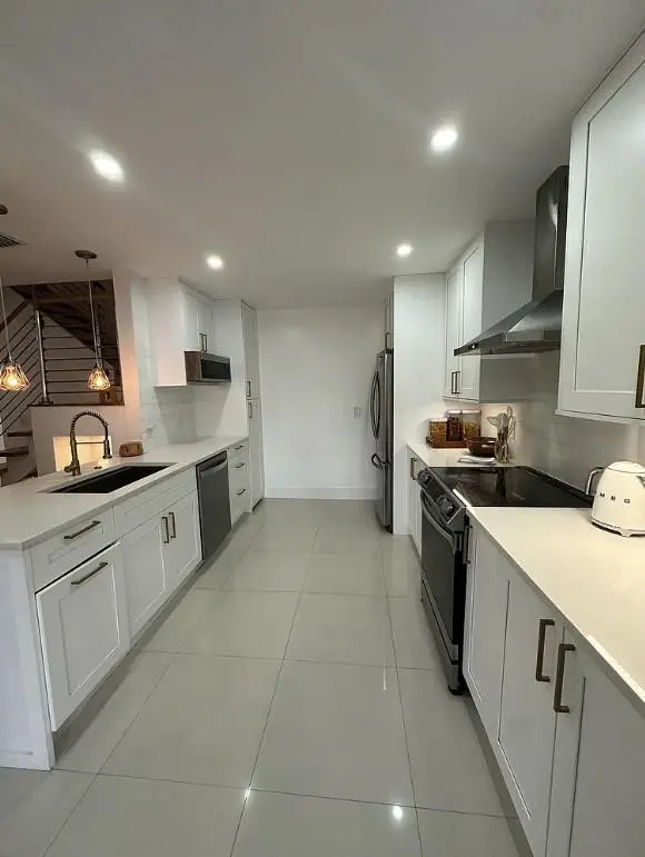 Photo 4 at 8811 W SUNRISE Boulevard, Plantation