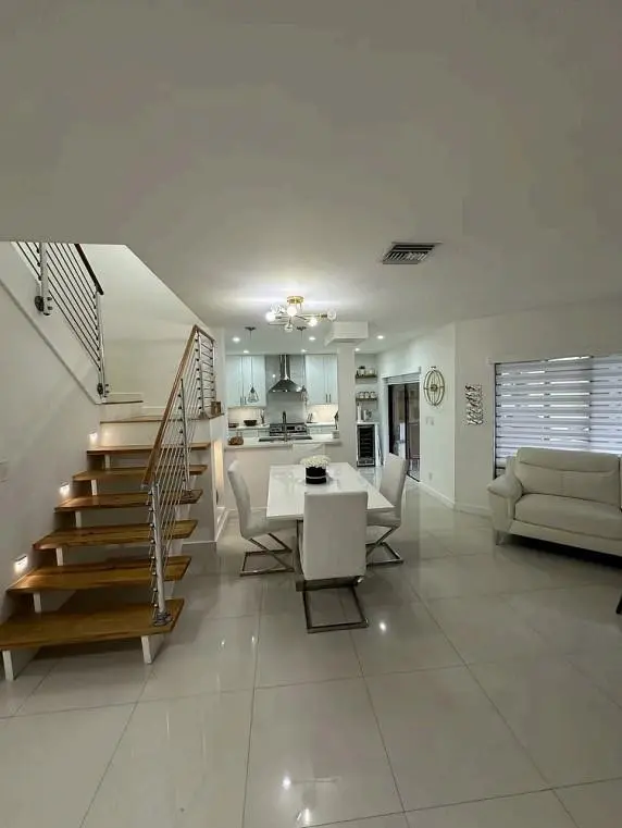 Photo 7 at 8811 W SUNRISE Boulevard, Plantation