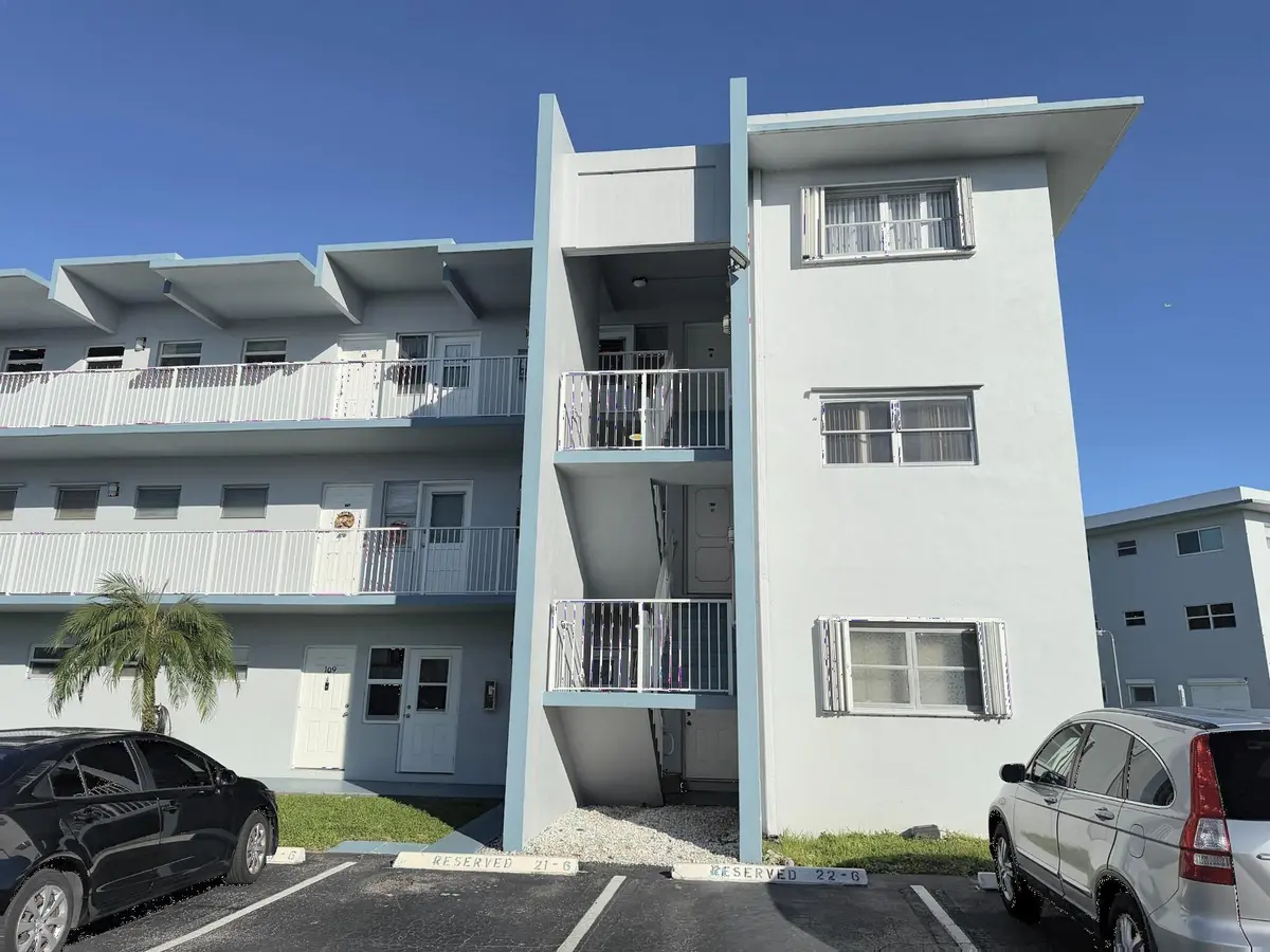 Corner unit at 2309 PARK Lane 210, Hollywood