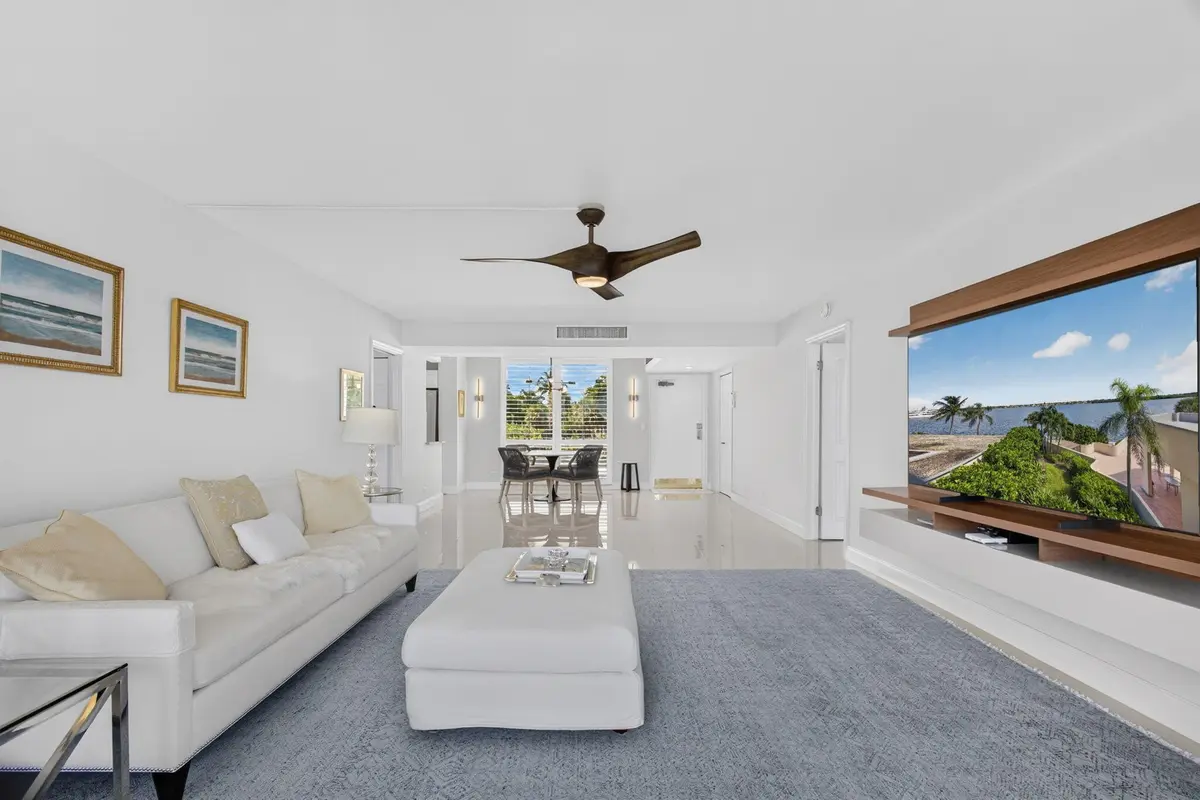 3-web-or-mls-5D1A3703 at 130 LAKESHORE 323, North Palm Beach