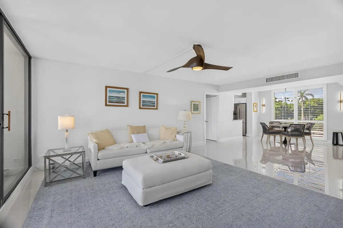 4-web-or-mls-5D1A3705 at 130 LAKESHORE 323, North Palm Beach