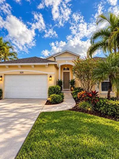 325 SW North Shore Boulevard, Port St. Lucie – Single Family Residence for sale