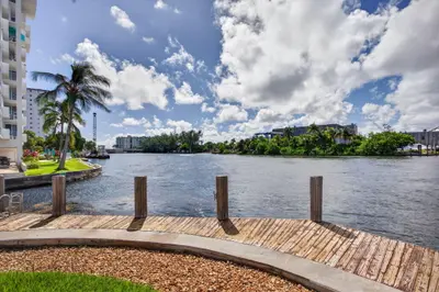 1705 N Riverside Drive 8, Pompano Beach – Condominium for rent