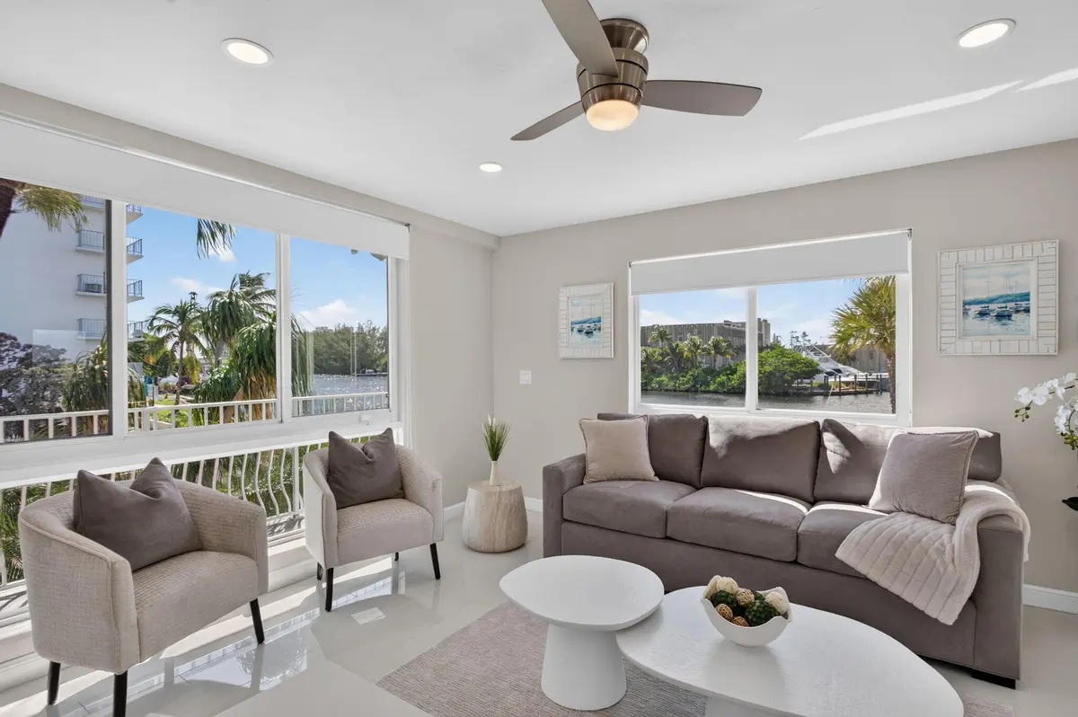 Living Room at 1705 N Riverside Drive 8, Pompano Beach