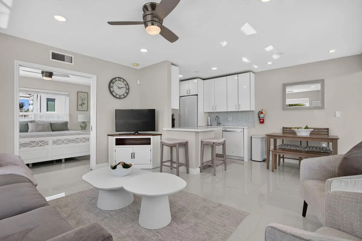 Livimg Area at 1705 N Riverside Drive 8, Pompano Beach