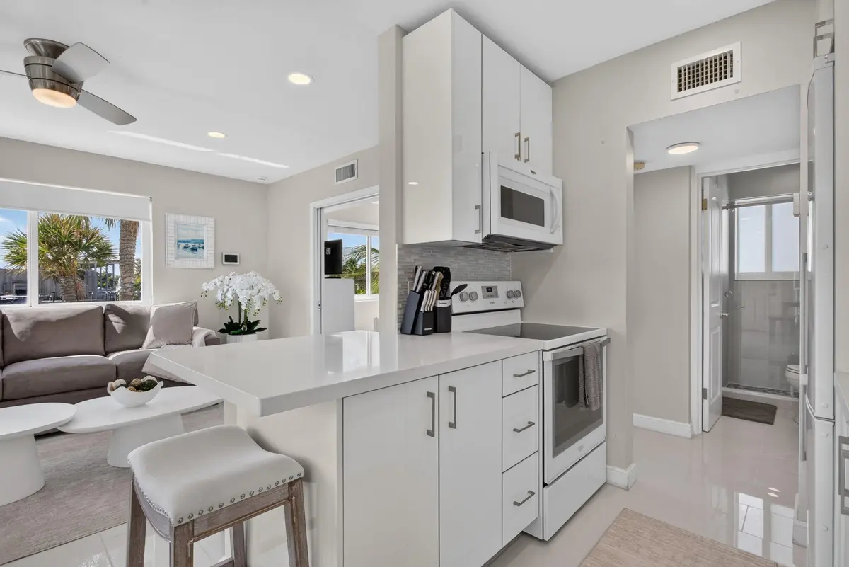 Kitchen at 1705 N Riverside Drive 8, Pompano Beach