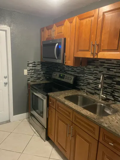 5320 NW 17th Court, Lauderhill – Triplex for sale