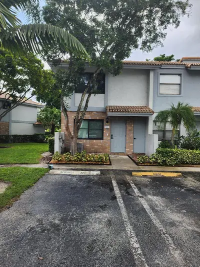 9885 Riverside Drive, Coral Springs – Townhouse for sale
