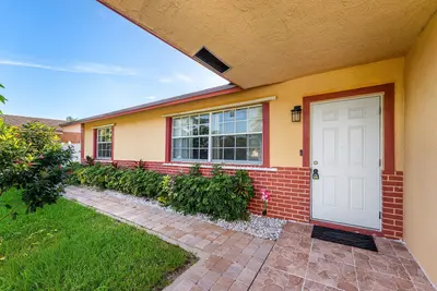 2861 NE 5th Court, Boynton Beach – Single Family Residence for rent