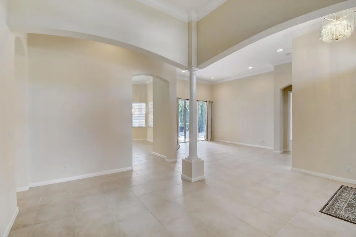 A Sprawling Estate Home at 11840 Osprey Pointe Circle, Wellington