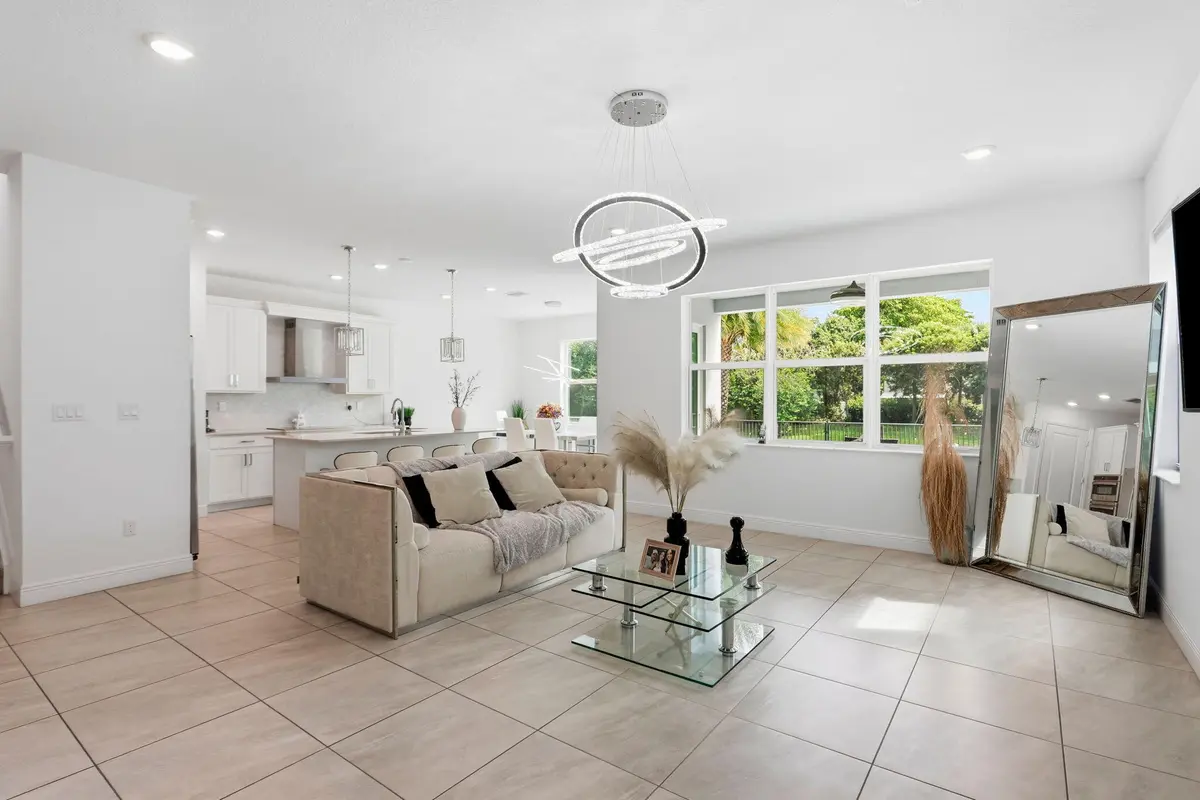 4-web-or-mls-001_0E2A3334_with_tv at 4228 VELEIROS Avenue, Deerfield Beach