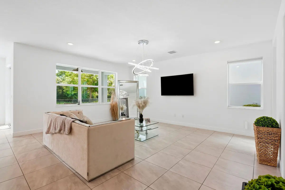 5-web-or-mls-002_0E2A3337_with_tv at 4228 VELEIROS Avenue, Deerfield Beach