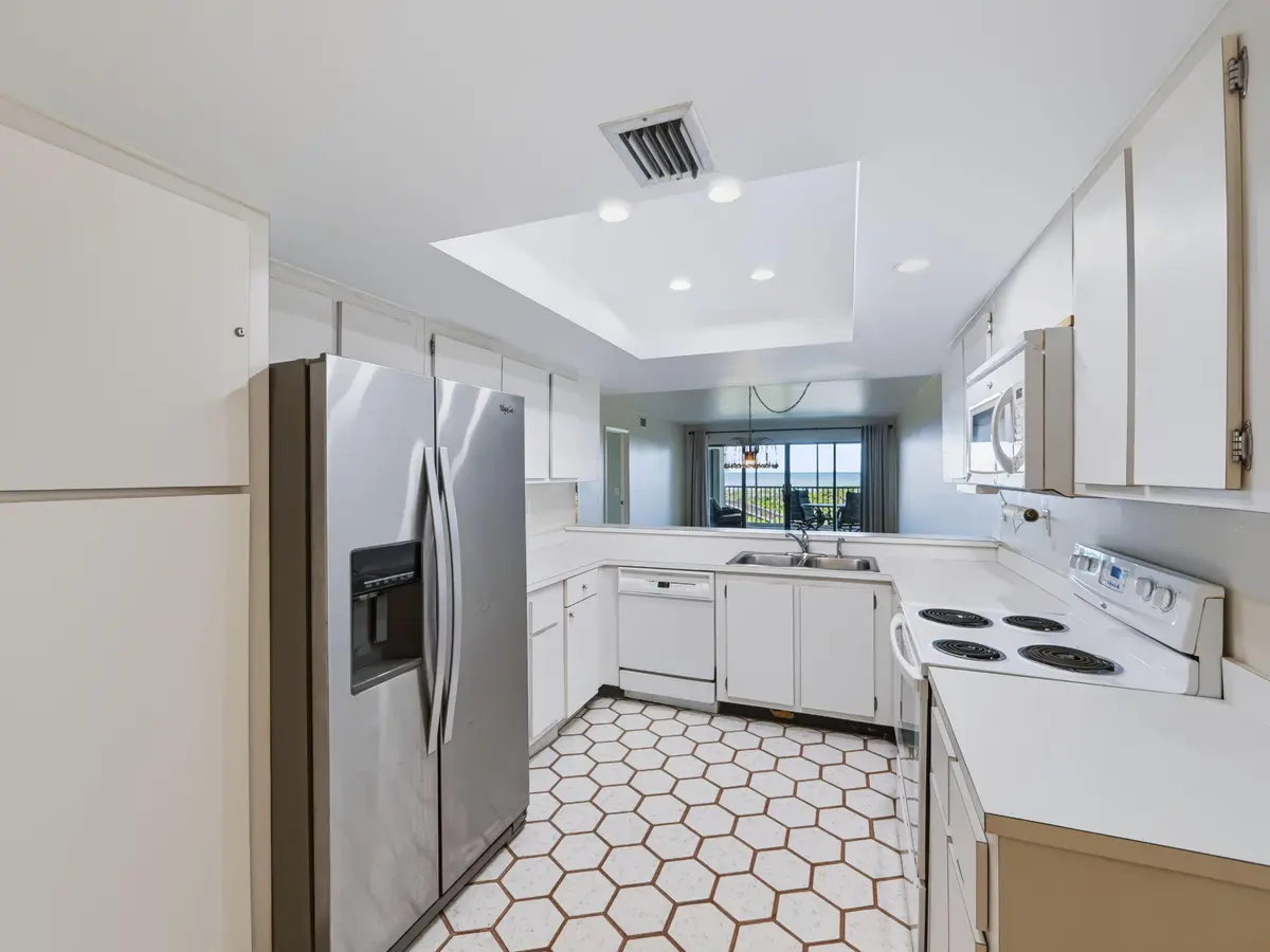 Kitchen at 529 NE Plantation Road 105, Stuart