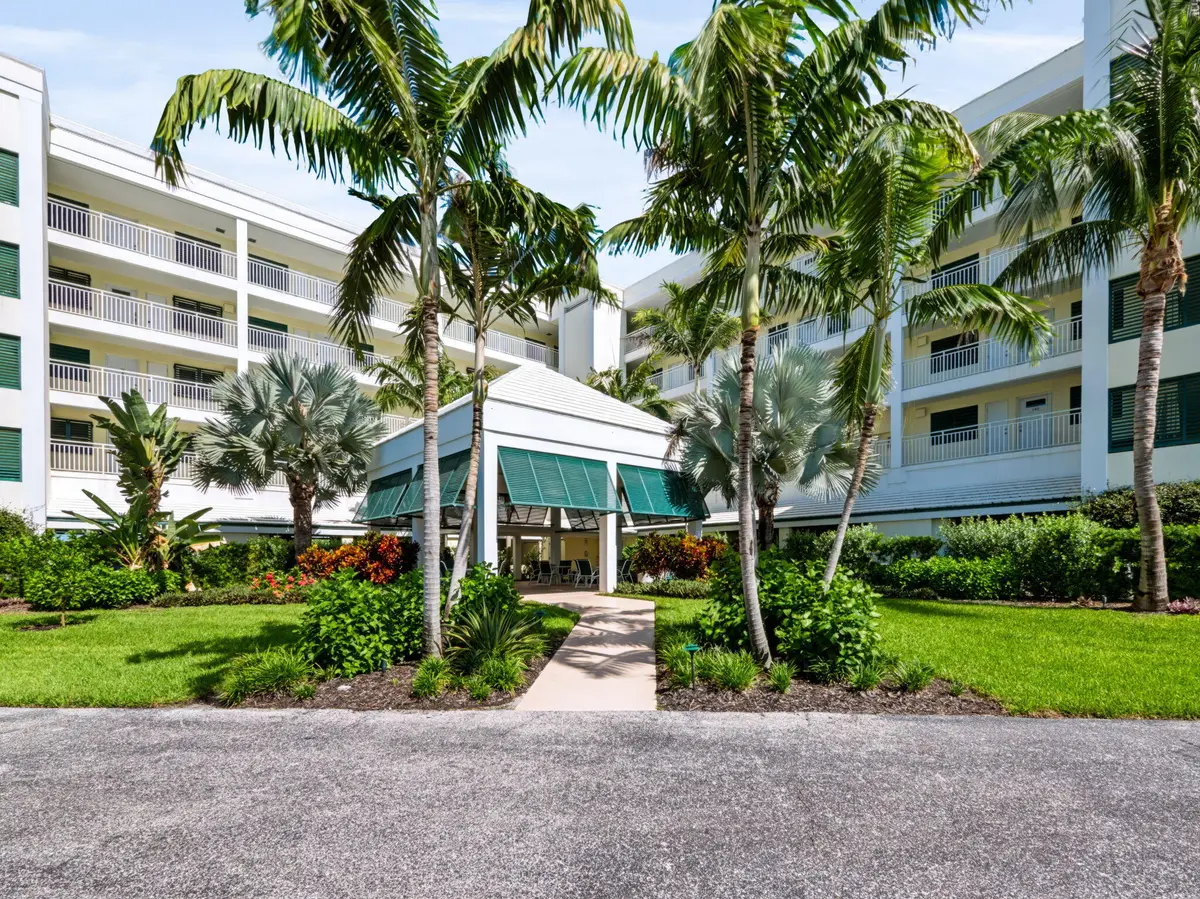 Front of the Building at 529 NE Plantation Road 105, Stuart