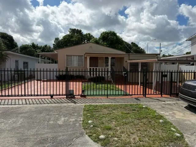 378 W 39th Place, Hialeah, FL – photo 4