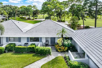 526 Club Drive, Palm Beach Gardens – Townhouse for sale
