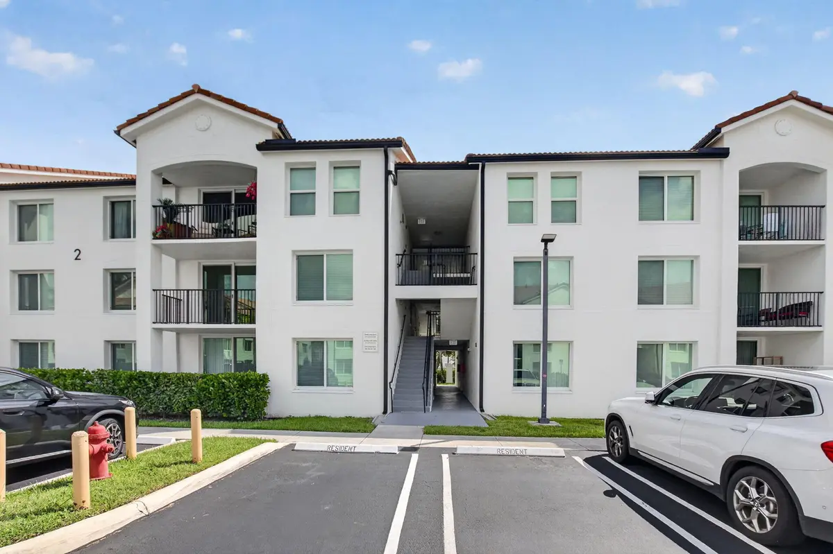 Building front at 213 Villa Circle 213, Boynton Beach