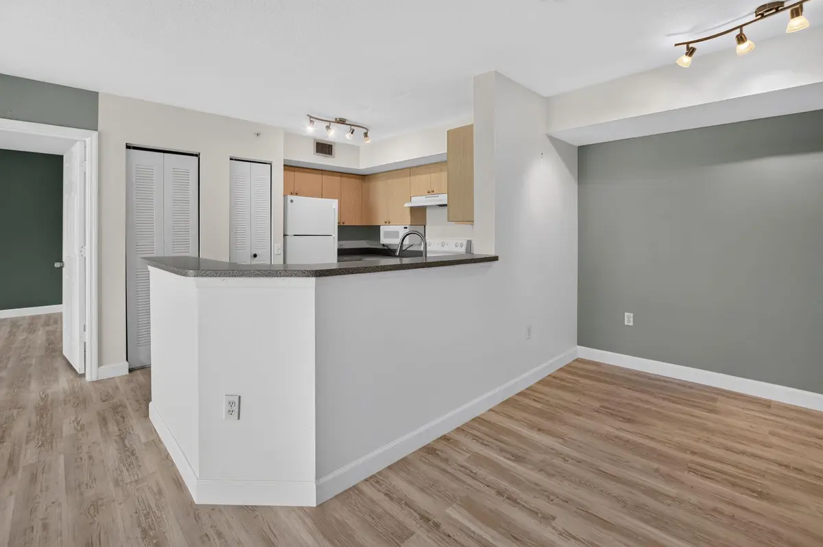 Open kitchen at 213 Villa Circle 213, Boynton Beach