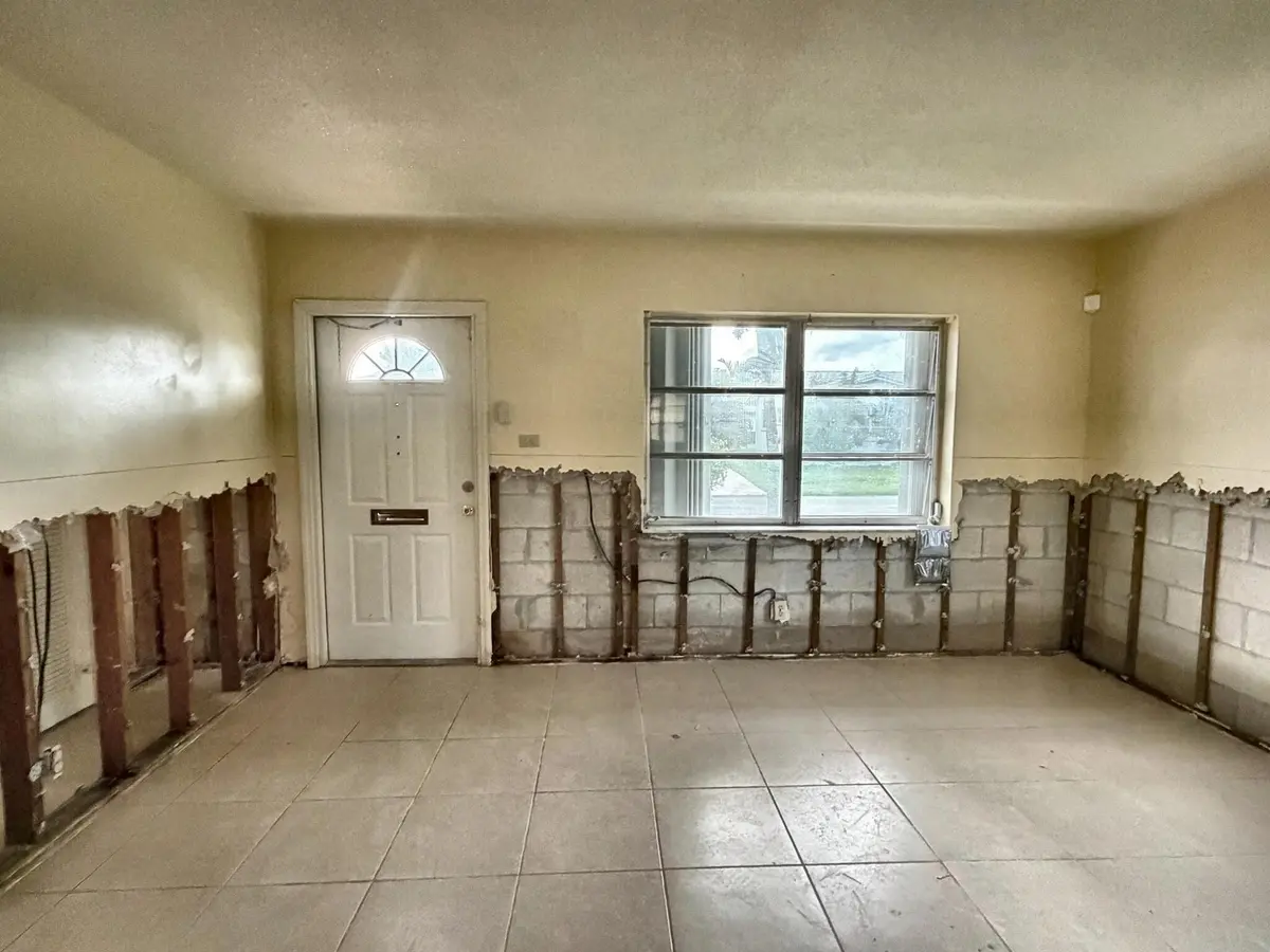 Living Area at 5718 NW 86TH Terrace, Tamarac