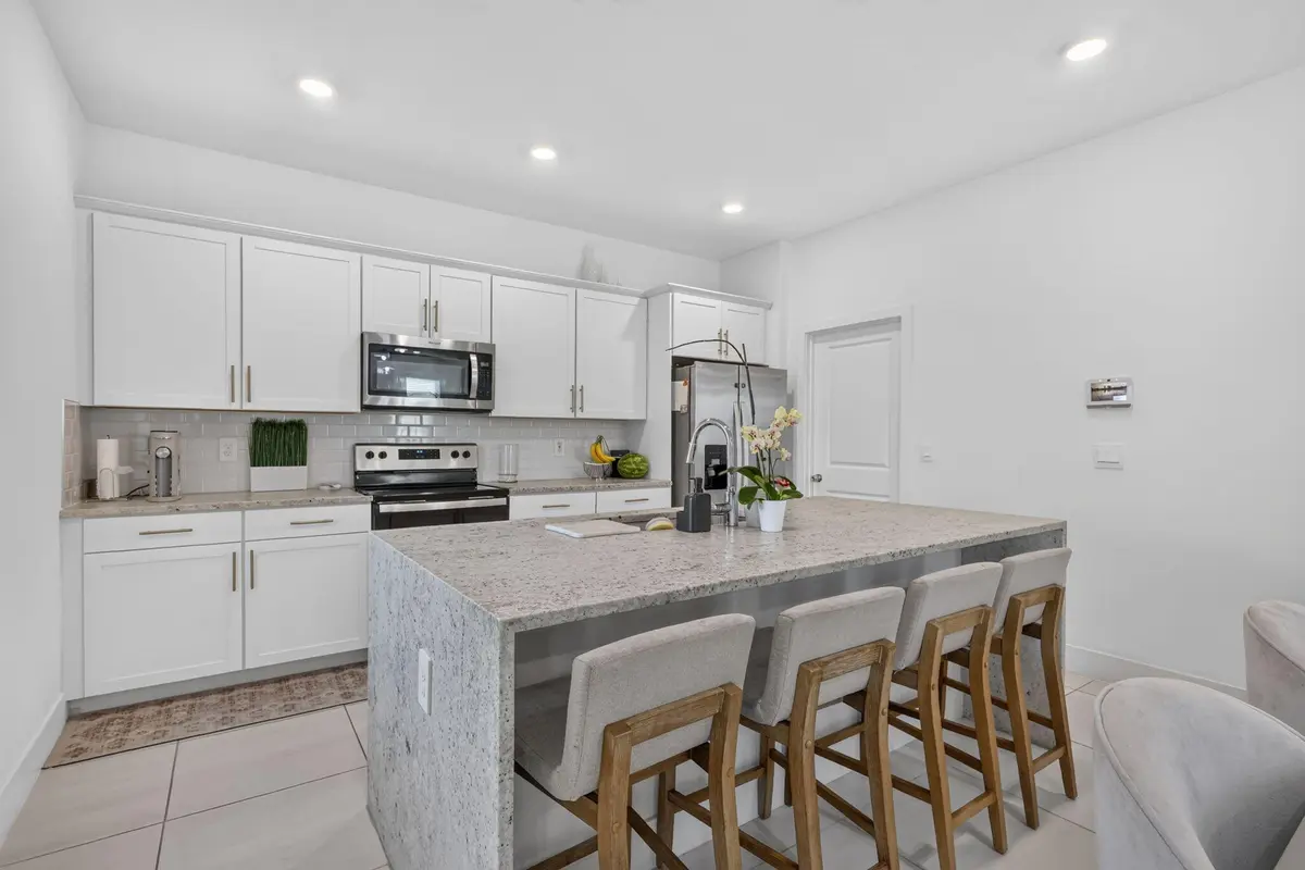 07_Kitchen at 6800 SE PARK TRACE Drive, Stuart