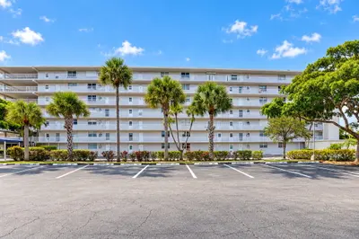 5961 NW 2nd Avenue 2100, Boca Raton – Condominium for sale