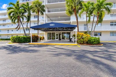 5961 NW 2nd Avenue 210, Boca Raton – Condominium for sale