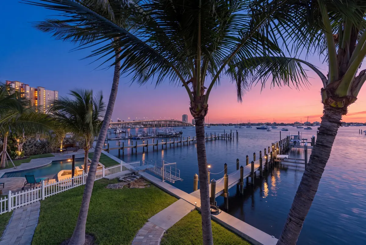 hf_20261016_202841_b42ad9ee-61cb-4936-ad at 256 E 22nd Court, Riviera Beach