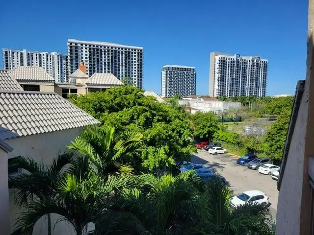 Photo 5 at 8363 Lake Drive 506, Doral