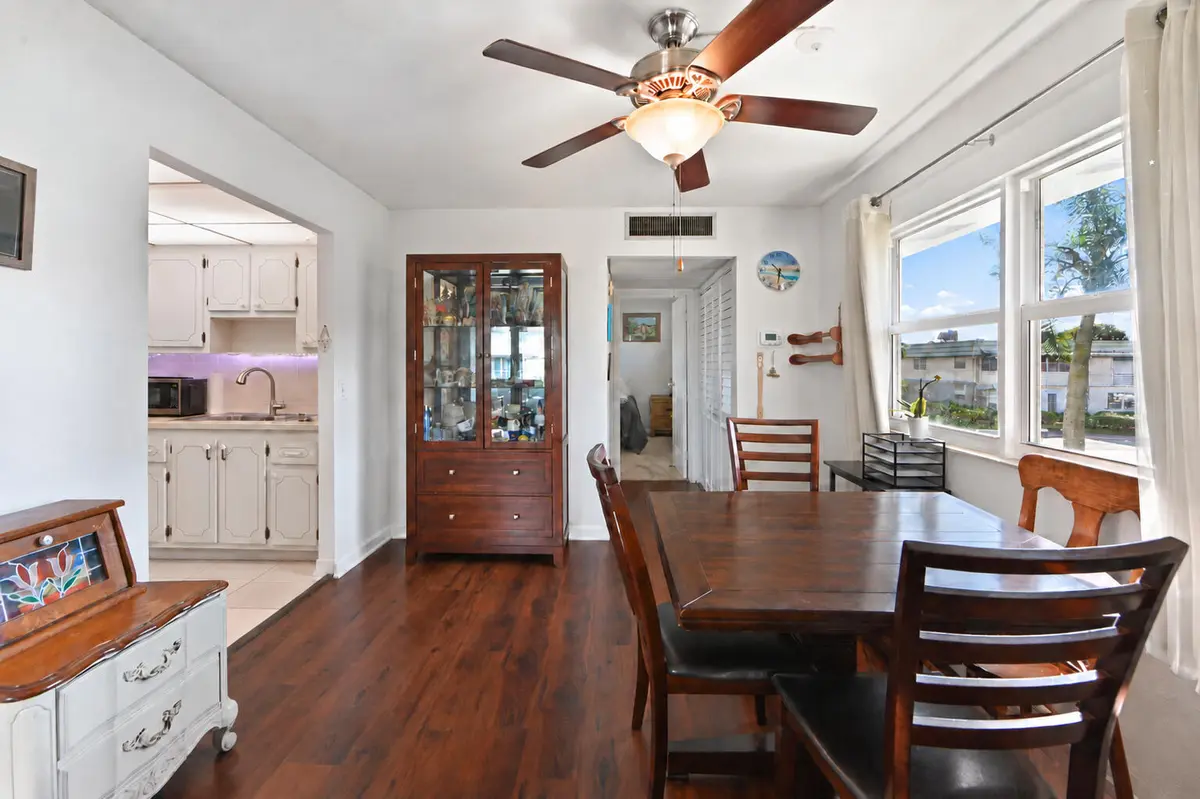 06 - 19 Dining area 01 at 562 Monaco L, Delray Beach