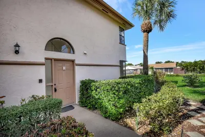 5195 Europa Drive M, Boynton Beach – Condominium for sale