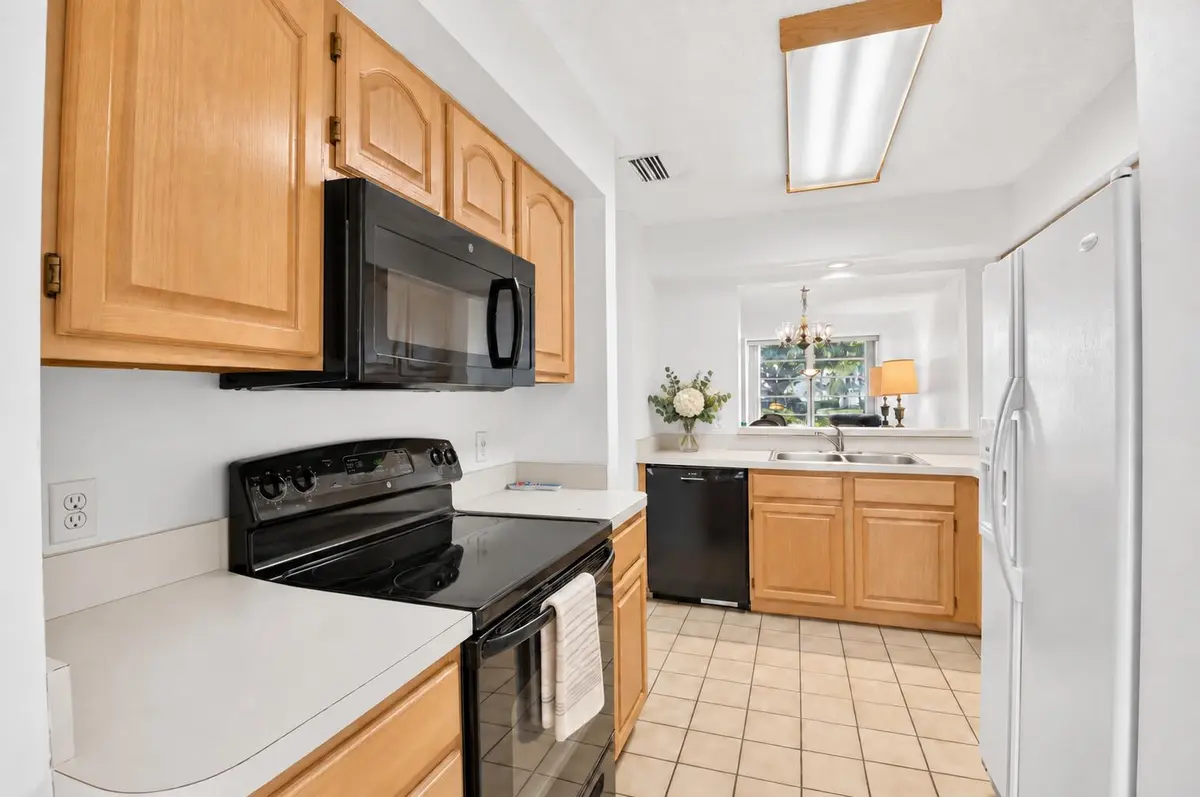 OVEN at 9316 BOCA GARDENS Parkway D, Boca Raton