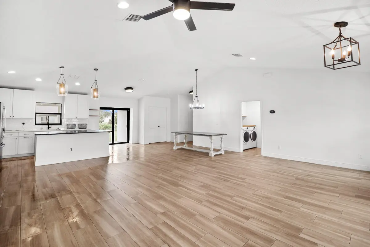 db8733ca8a42185a54e6f71b6fd59fff4d165e6a at 1322 SW Calmar Avenue, Port St. Lucie