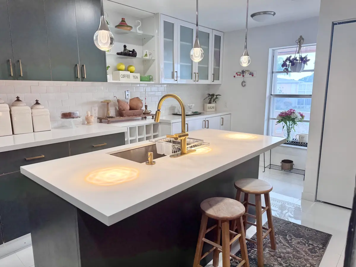 Breakfast bar close-up at 1341 NW 20TH Avenue 203, Delray Beach