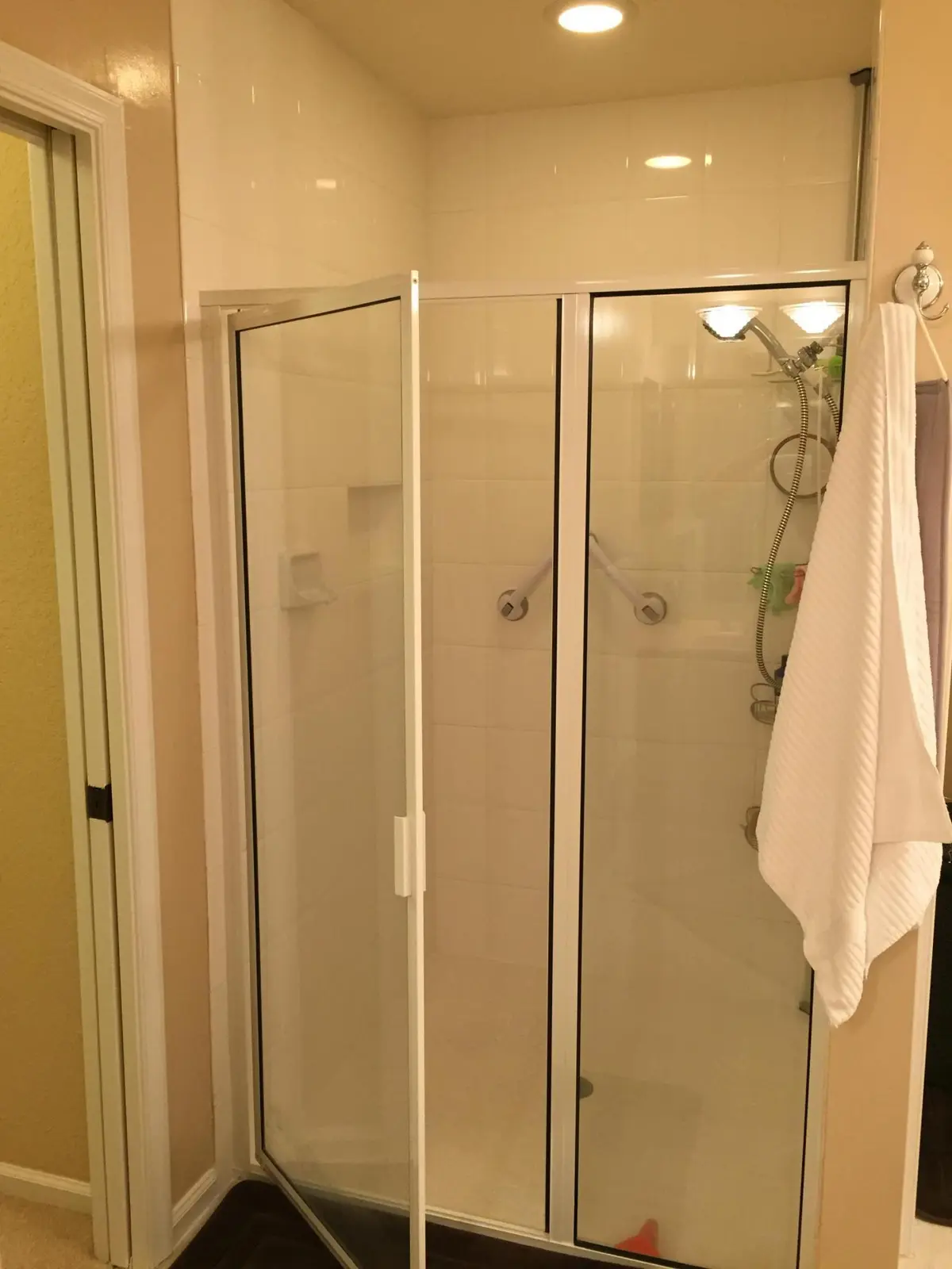 bath_master3 at 14044 Aster Avenue, Wellington